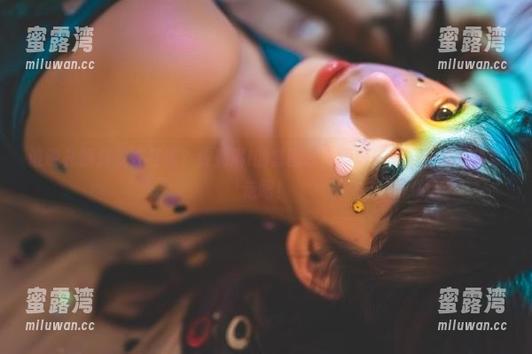 谁说礼服只能在红毯？雯粥粥i的套图让人眼前一亮，下载一波带走吧！