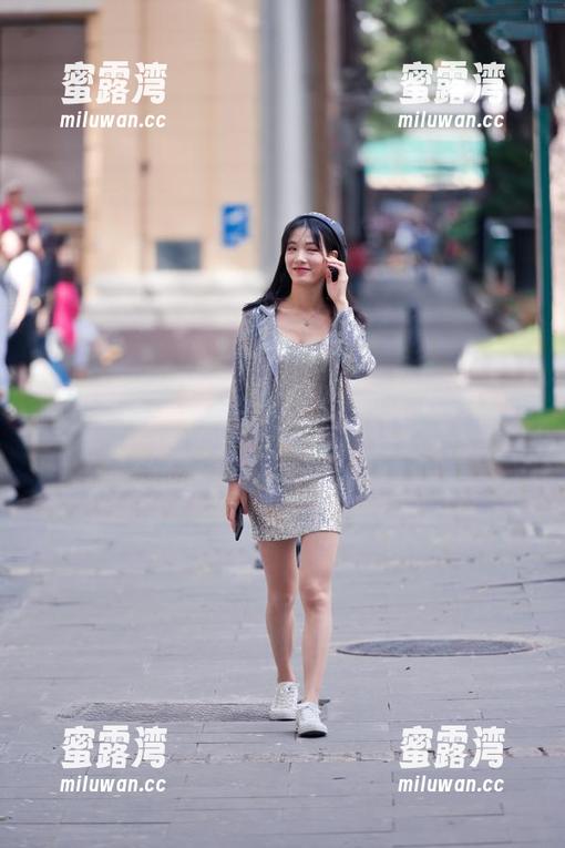 魔镜街拍 - 图集分享：婷婷和她的包臀灰裙展开了一场关于美与职场的纠葛！