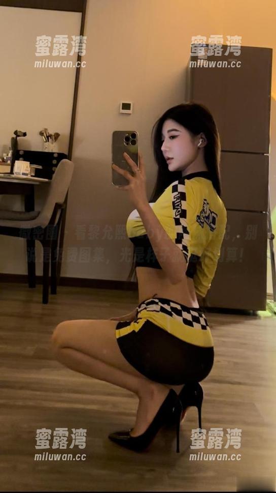 微密圈 - 看黎允熙baby的网袜搭配，别说是免费图集，光是样子就挺好划算！